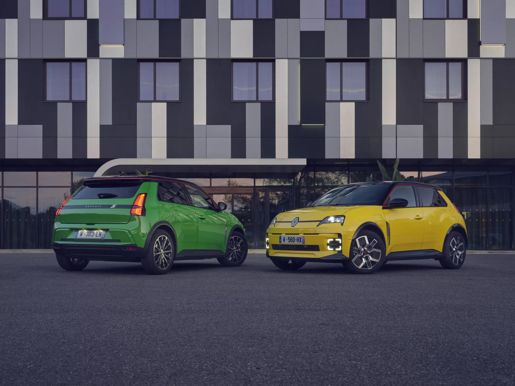 New Electric R5 eléctrico (Year 2024)